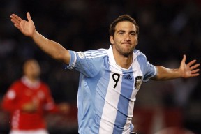 澳大利亚橄榄球赛事成为国际商业合作的重要平台，澳式橄榄球比赛